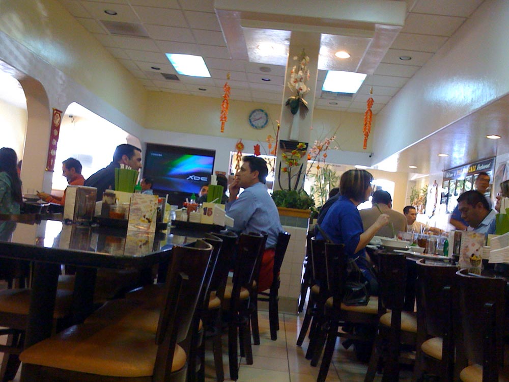 pho hoa cali express people eating pho Pho HoaCali Express in Mira Mesa: Lunch with My Buddy Mason